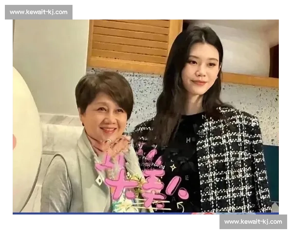 奚梦瑶与婆婆热舞互动超亲密,豪门婆媳关系典范引热议 奚梦瑶与婆婆热舞互动超亲密,豪门婆媳关系典范引热议