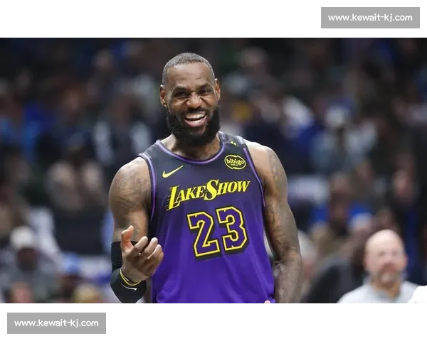 詹姆斯谈球鞋进化:40 岁的保护与轻盈平衡术 詹姆斯谈球鞋进化:40 岁的保护与轻盈平衡术