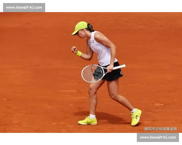 温网首日创 32.3℃历史高温！斯瓦泰克训练汗如雨下