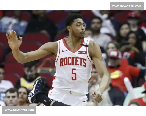 布莱斯臂展实测 2 米 08！父子对比照引热议：视觉错觉还是数据真相？