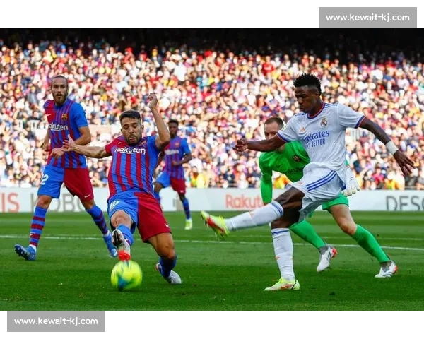 柏林迪纳摩迎战沙尔克传统劲旅碰撞引爆赛场激情对决前瞻焦点之战