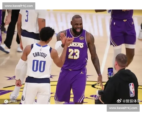 湖人对决鹈鹕焦点之战全程直播詹姆斯浓眉正面对抗西部关键卡位夜星光璀璨